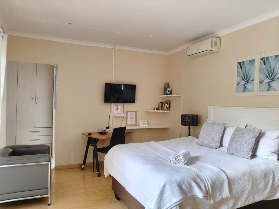 8 Bedroom Property for Sale in Monakato North West